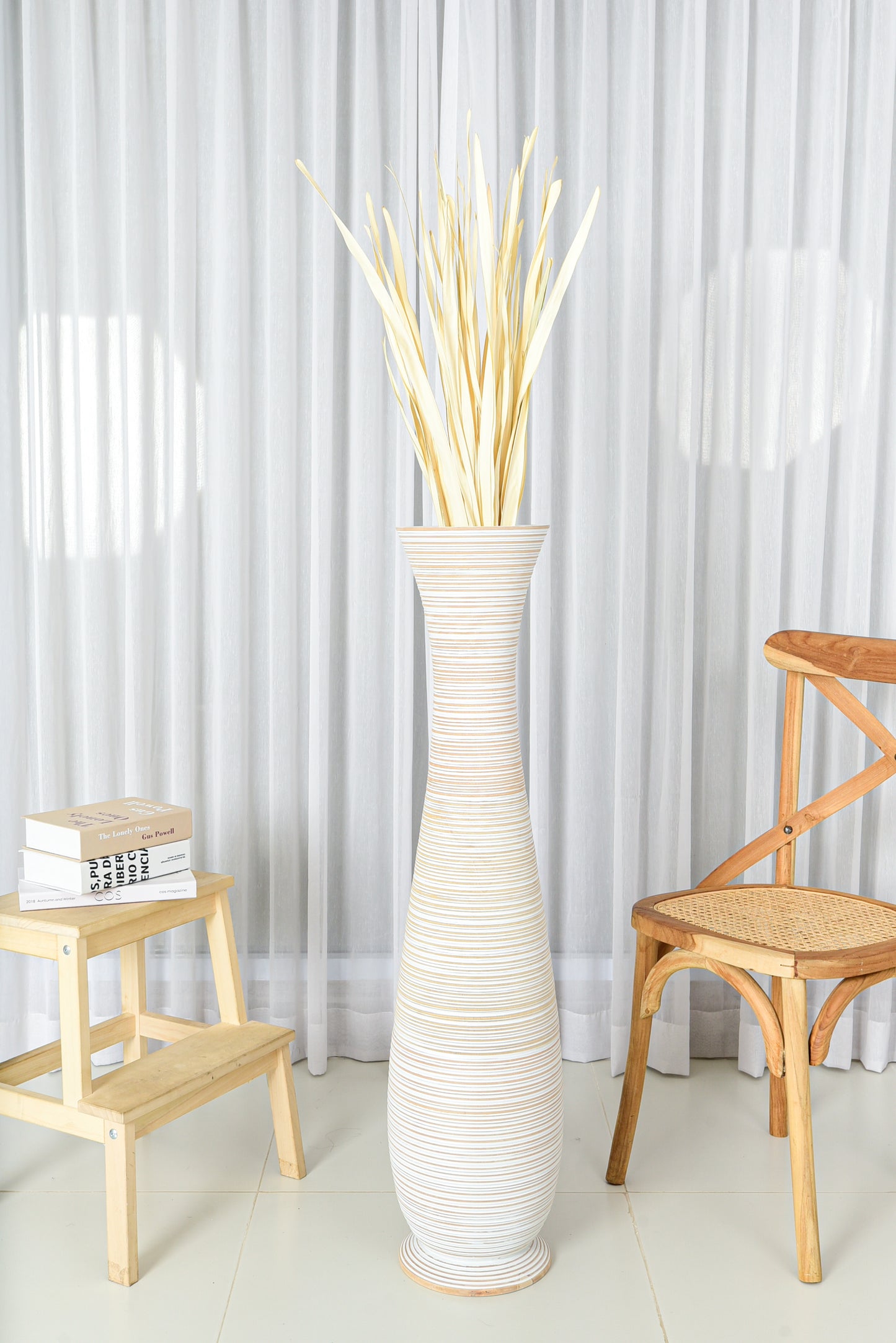 Large Mango Wood Floor Vase – Handcrafted Decorative Highlight from Thailand, 105 cm