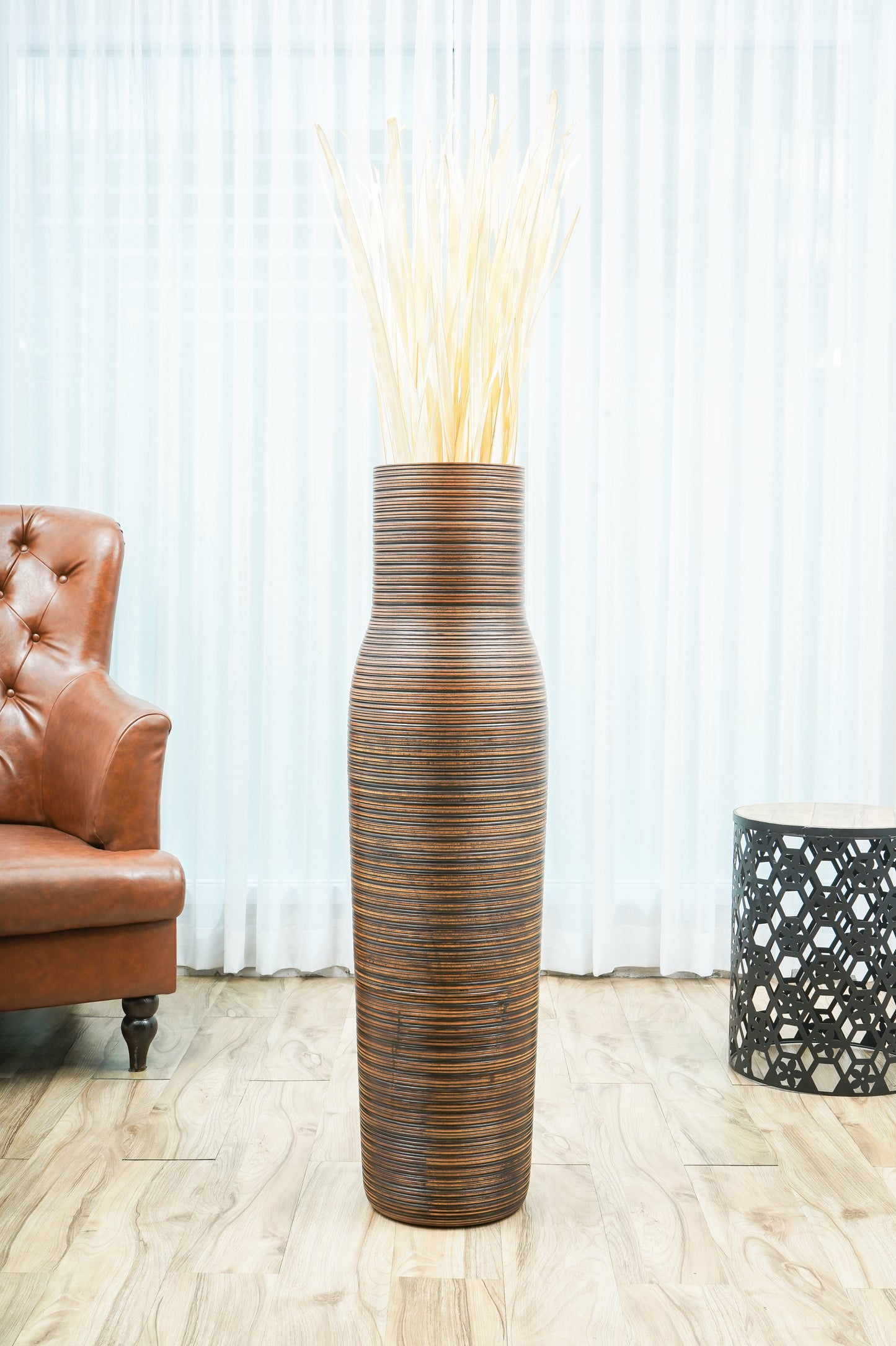 Large Mango Wood Floor Vase – Handcrafted Decorative Highlight from Thailand, 105 cm