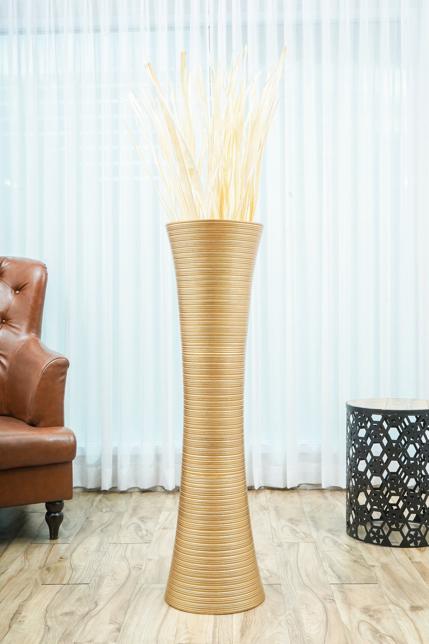 Large Mango Wood Floor Vase – Handcrafted Decorative Highlight from Thailand, 105 cm