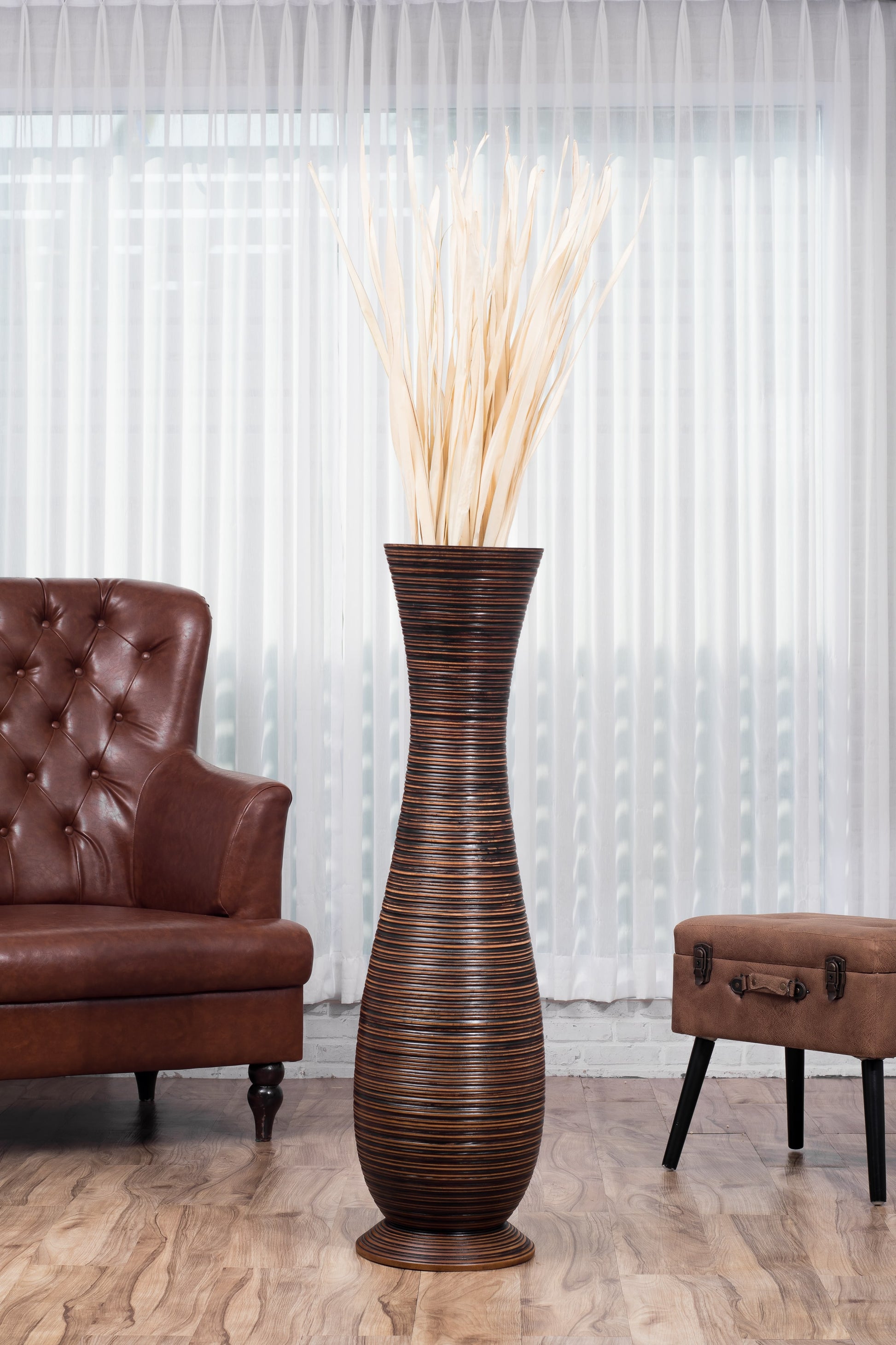 Large Mango Wood Floor Vase – Handcrafted Decorative Highlight from Thailand, 105 cm
