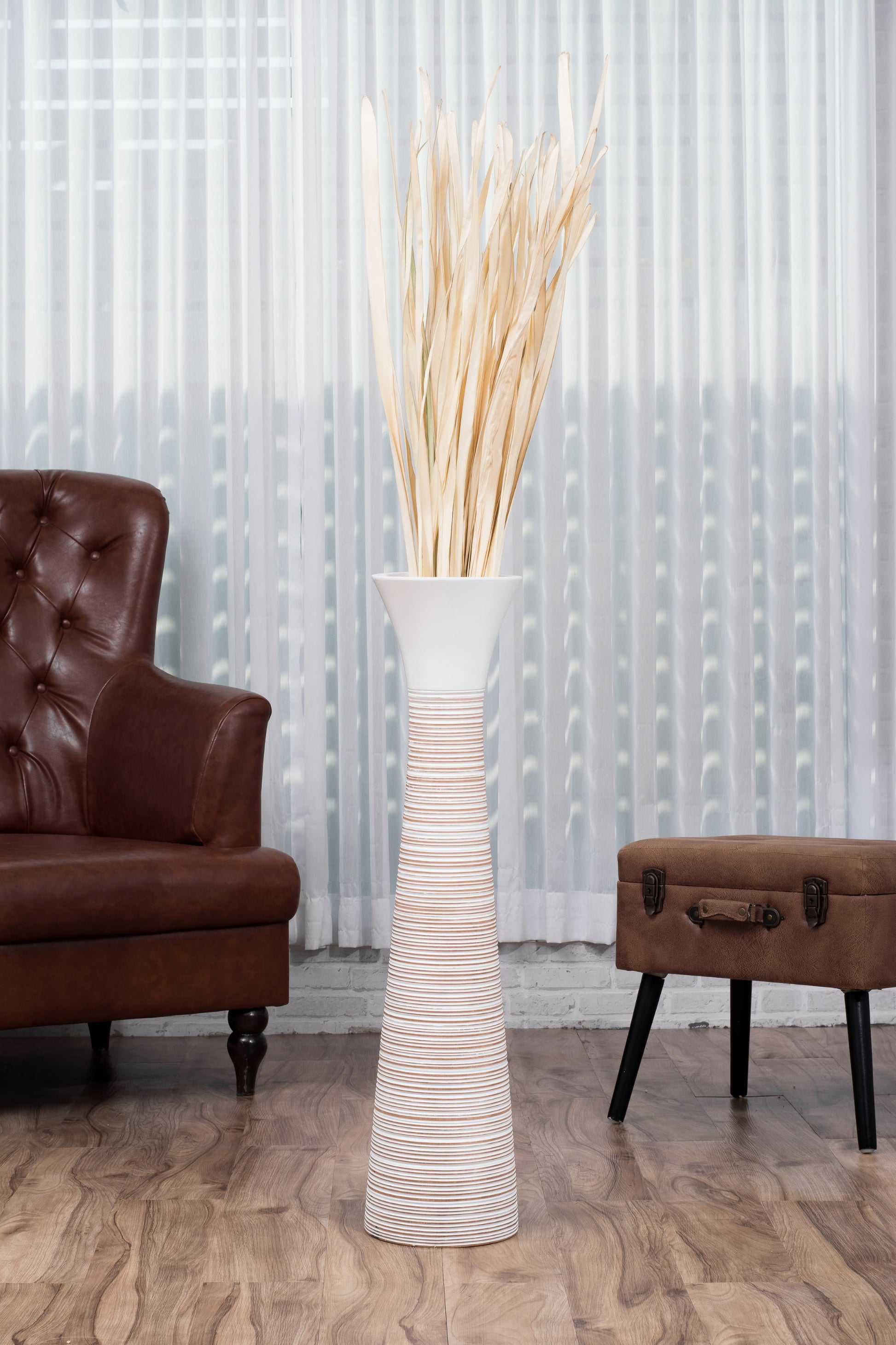 Large Mango Wood Floor Vase – Handcrafted Decorative Highlight from Thailand, 85 cm