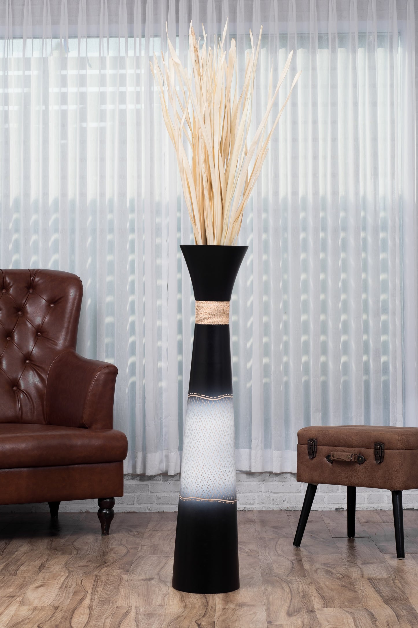 Large Mango Wood Floor Vase – Handcrafted Decorative Highlight from Thailand, 105 cm