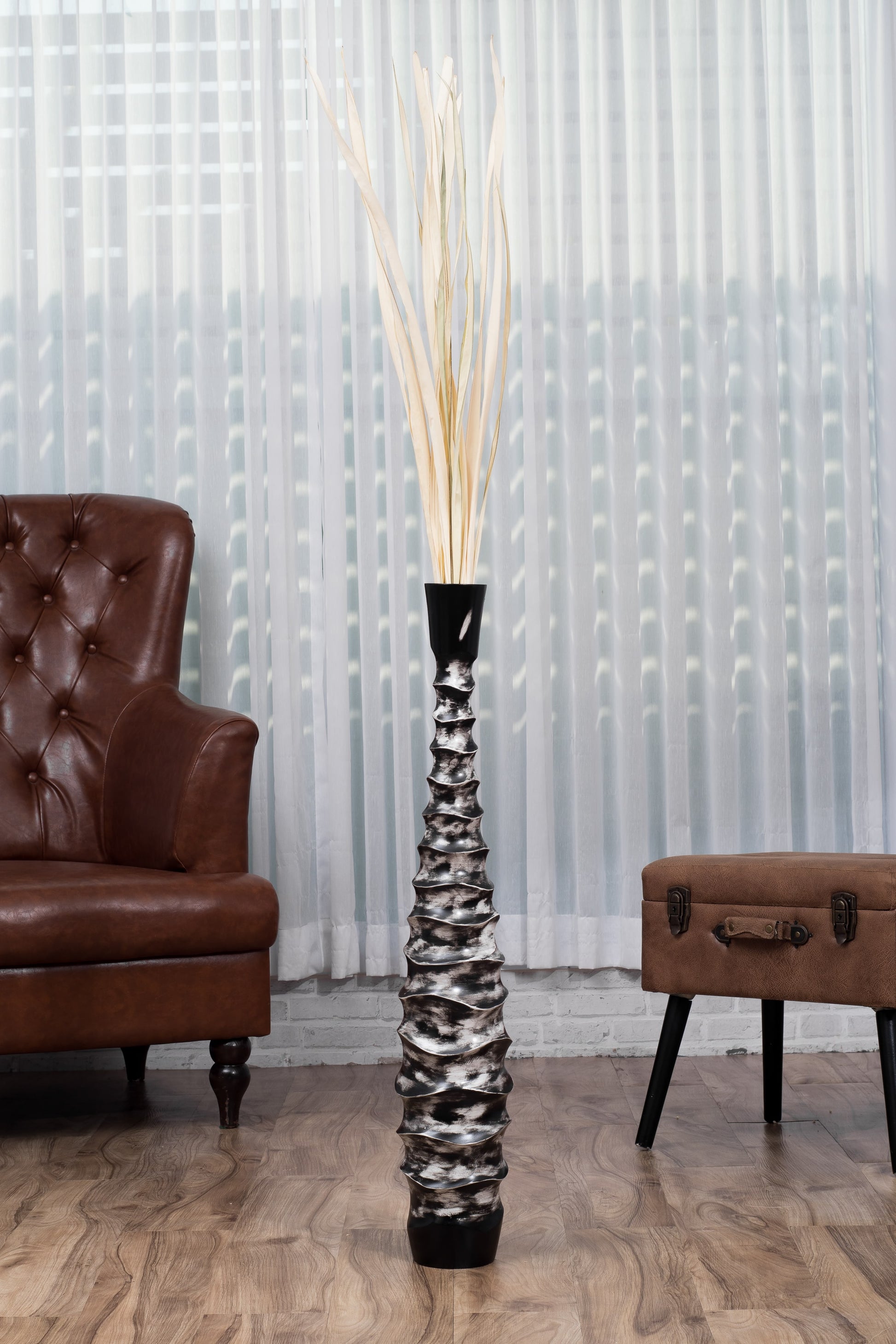 Large Mango Wood Floor Vase – Handcrafted Decorative Highlight from Thailand, 85 cm