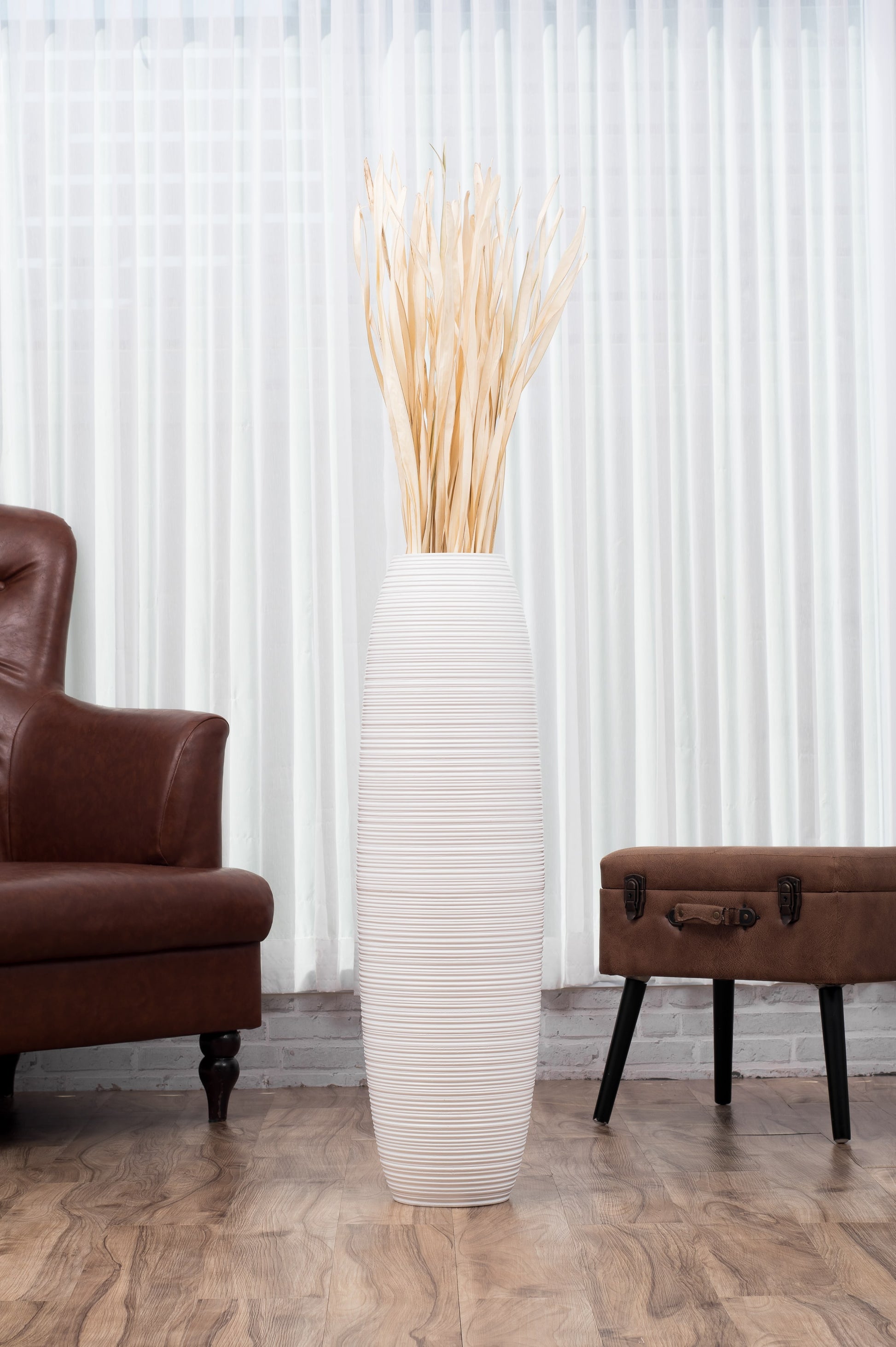 Large Mango Wood Floor Vase – Handcrafted Decorative Highlight from Thailand, 85 cm