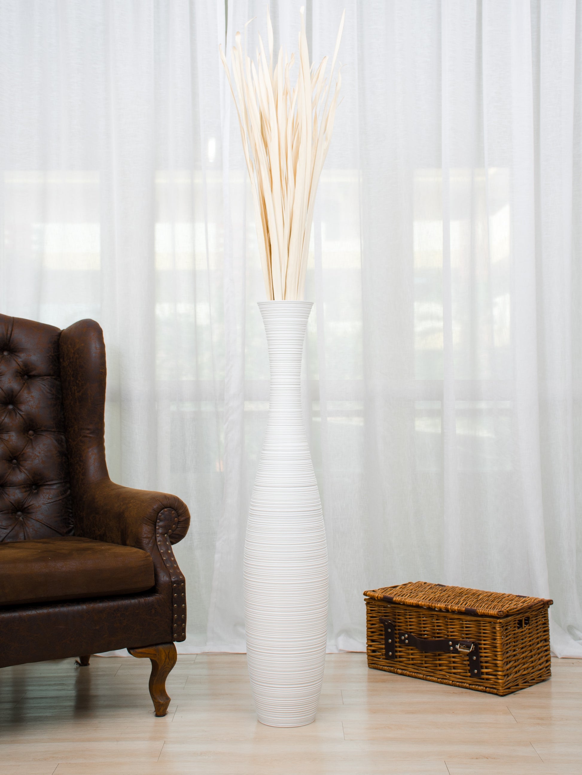 Large Mango Wood Floor Vase – Handcrafted Decorative Highlight from Thailand, 105 cm