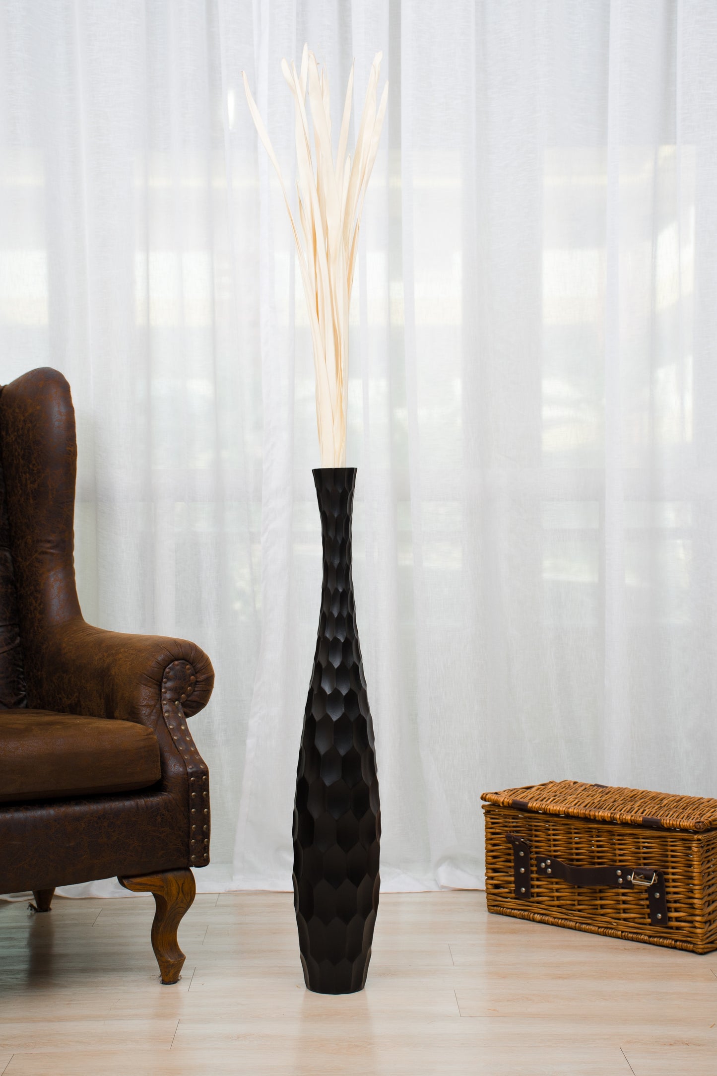 Large Mango Wood Floor Vase – Handcrafted Decorative Highlight from Thailand, 85 cm