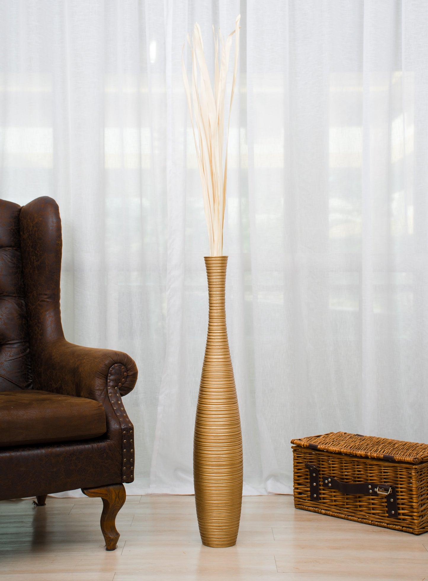Large Mango Wood Floor Vase – Handcrafted Decorative Highlight from Thailand, 85 cm