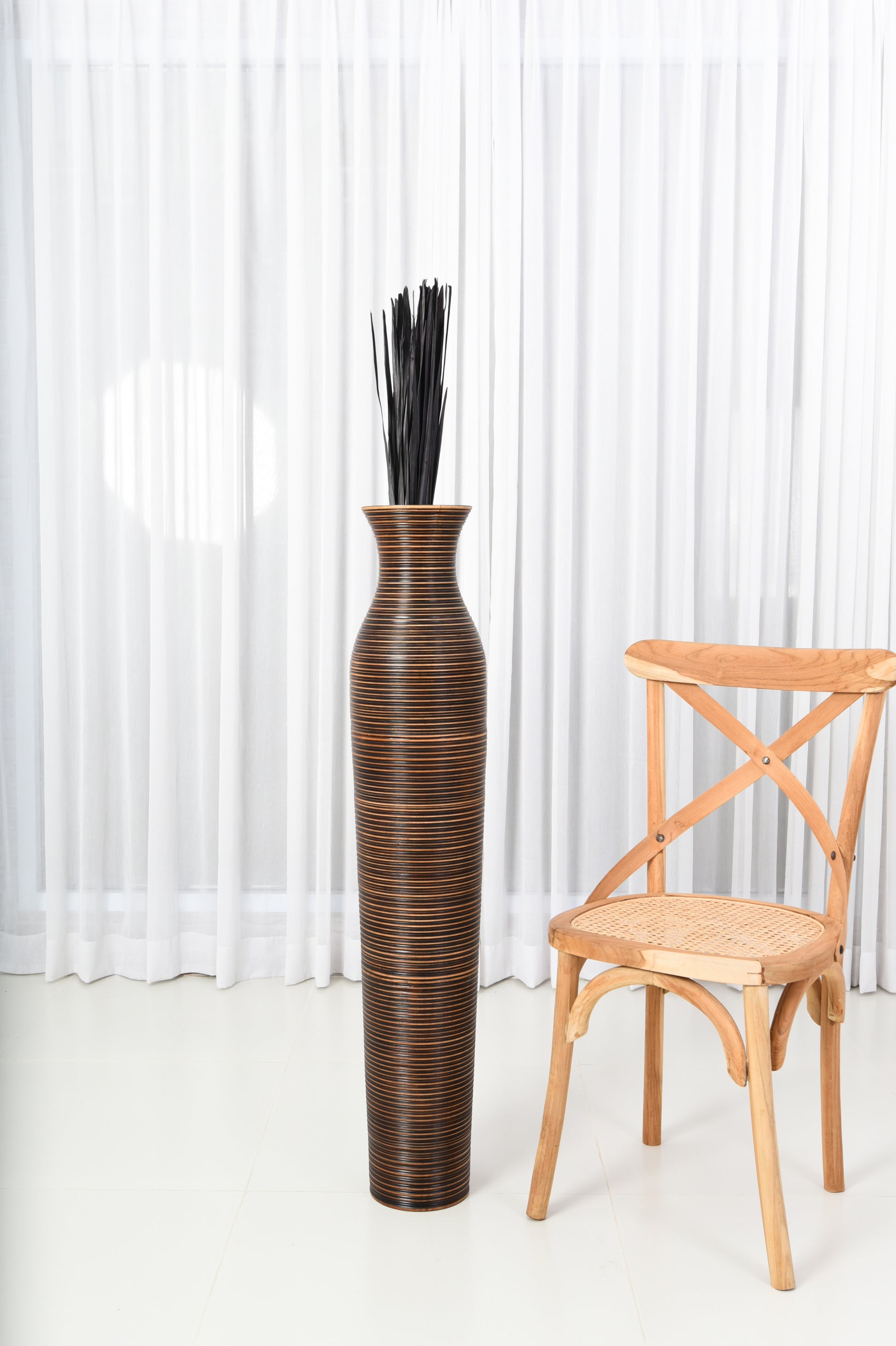 Large Mango Wood Floor Vase – Handcrafted Decorative Highlight from Thailand, 105 cm
