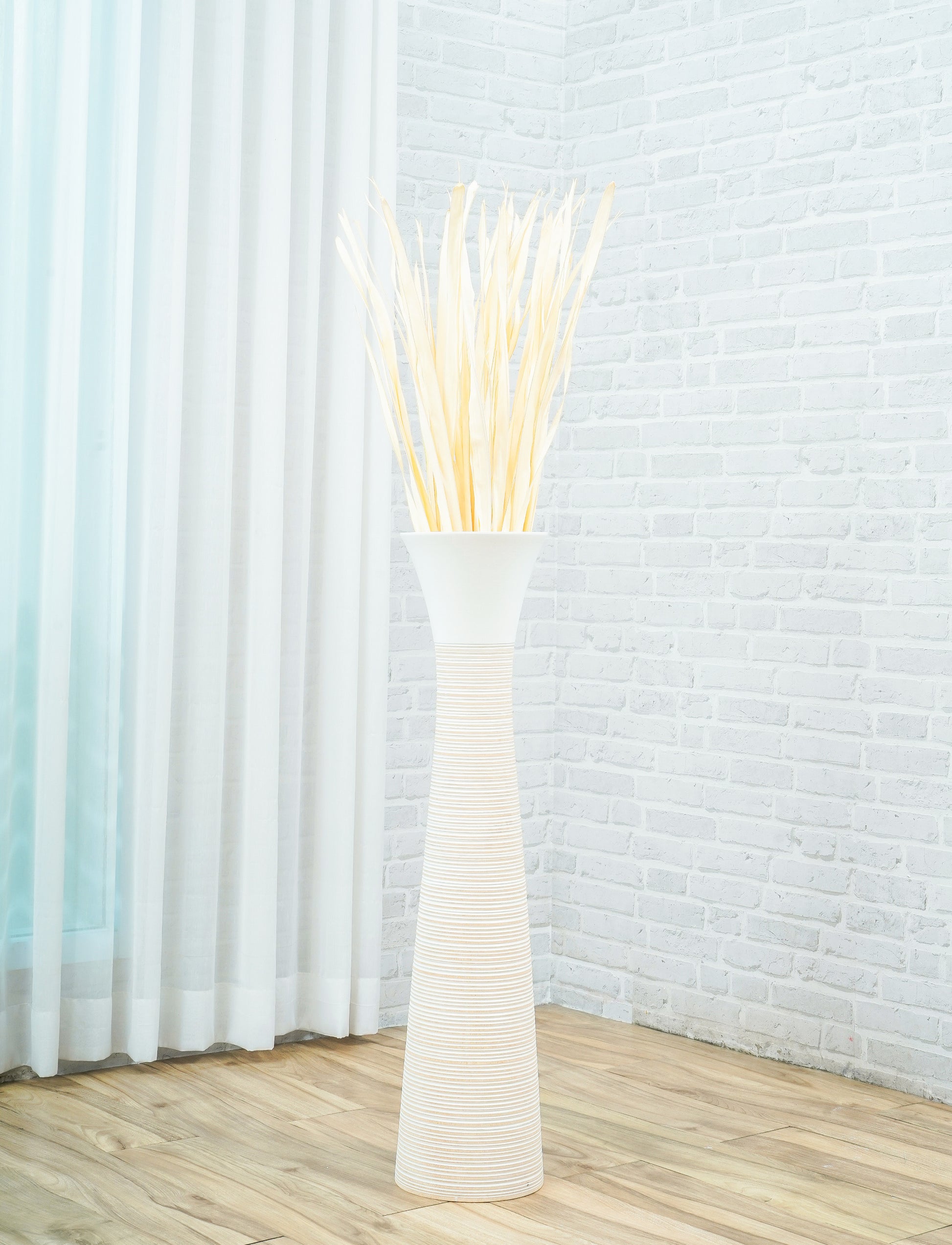 Large Mango Wood Floor Vase – Handcrafted Decorative Highlight from Thailand, 85 cm