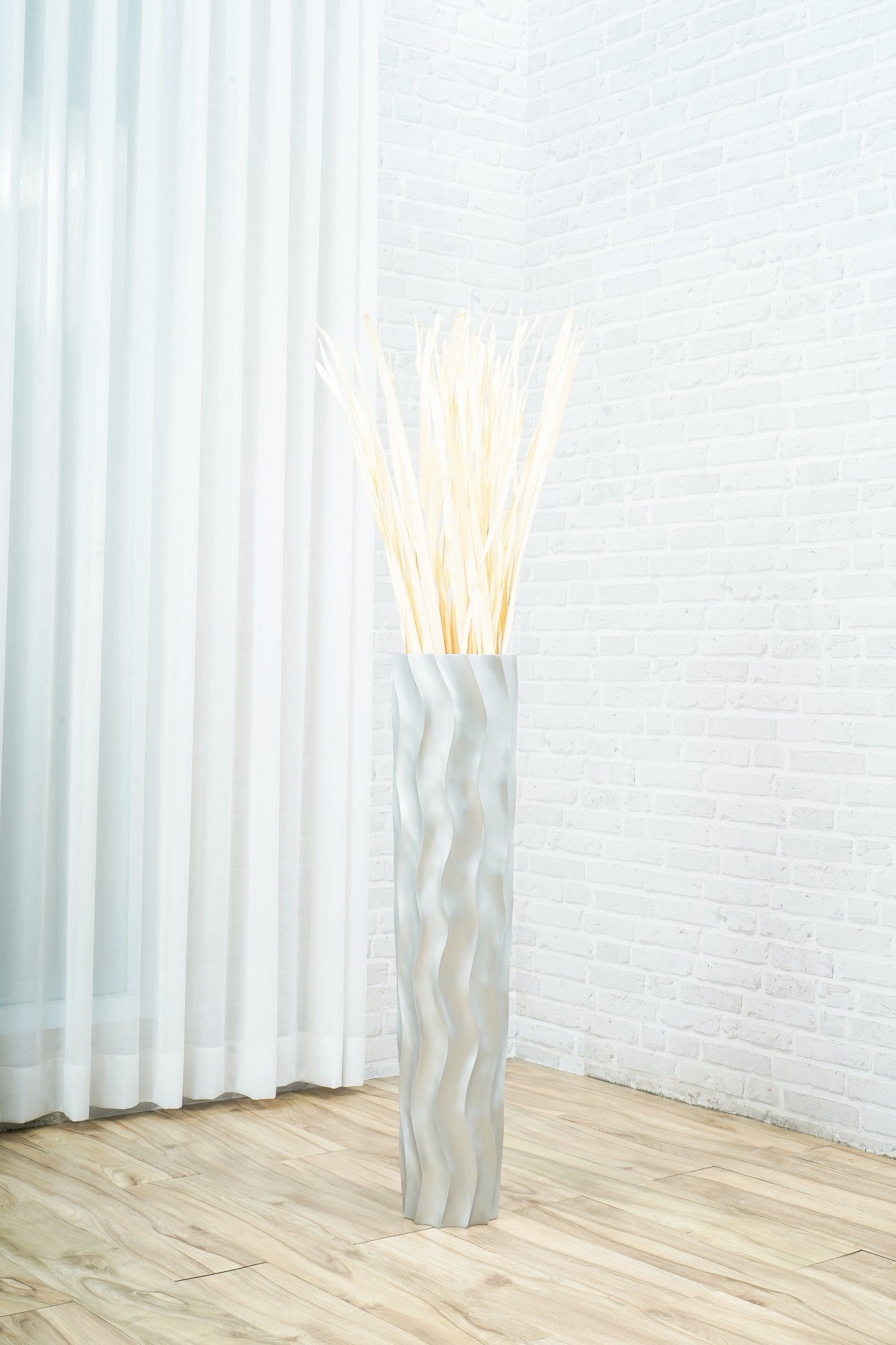 Large Mango Wood Floor Vase – Handcrafted Decorative Highlight from Thailand, 85 cm