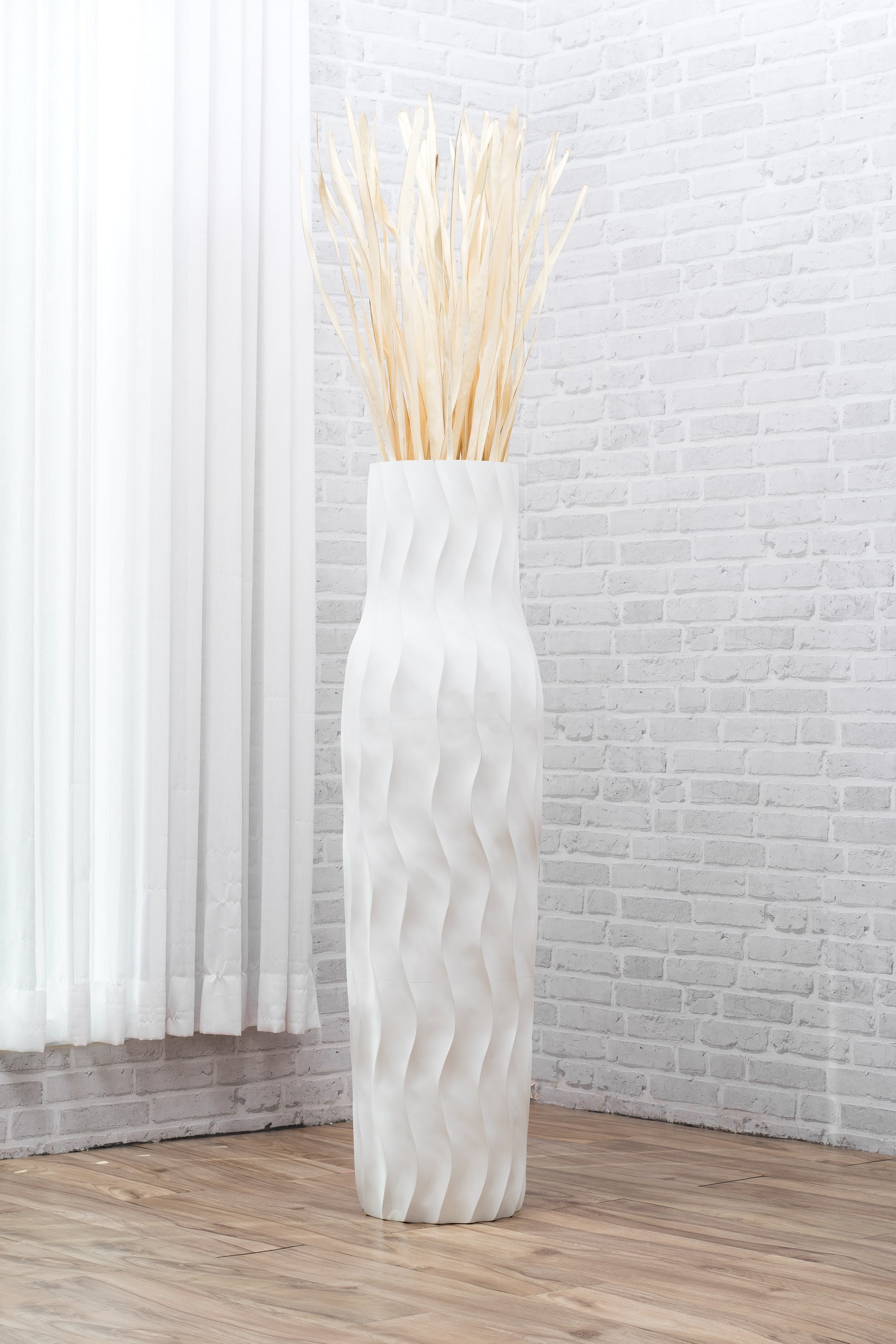 Large Mango Wood Floor Vase – Handcrafted Decorative Highlight from Thailand, 105 cm