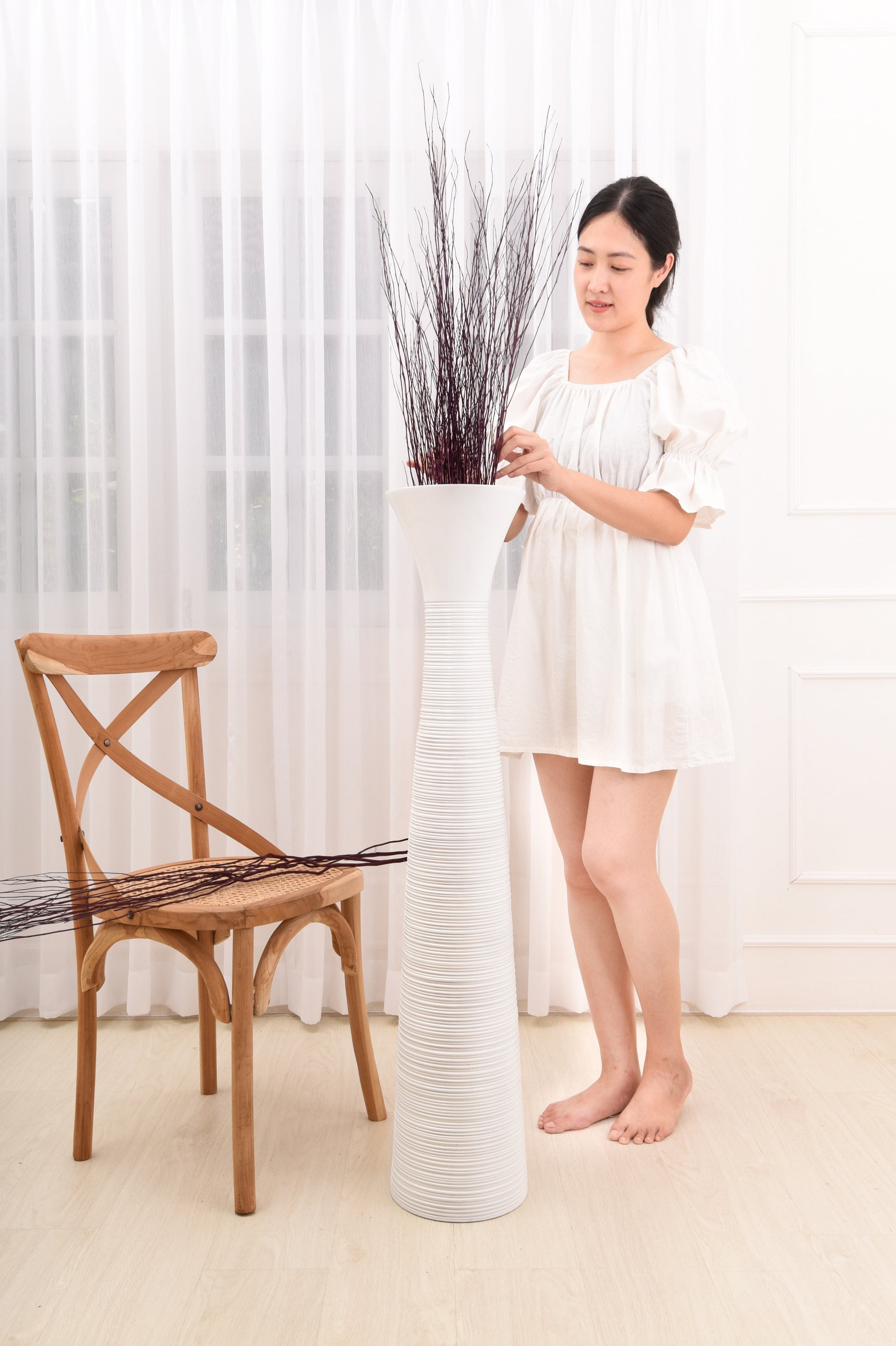 Large Mango Wood Floor Vase – Handcrafted Decorative Highlight from Thailand, 105 cm