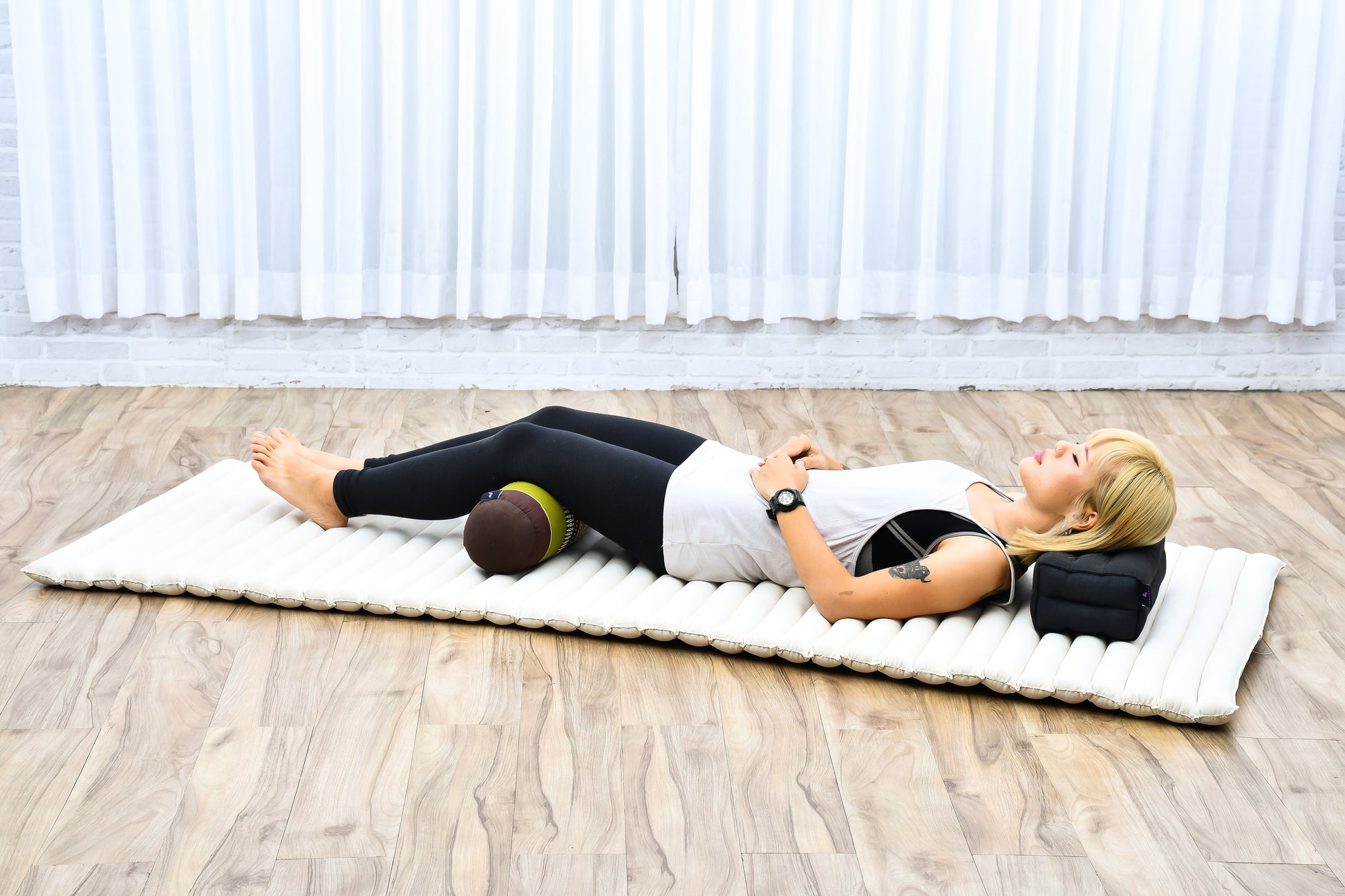 Yoga Roll Cushion – Compact Kapok Bolster & Meditation Pillow with Cotton Cover, Sf20 - Brown, Green