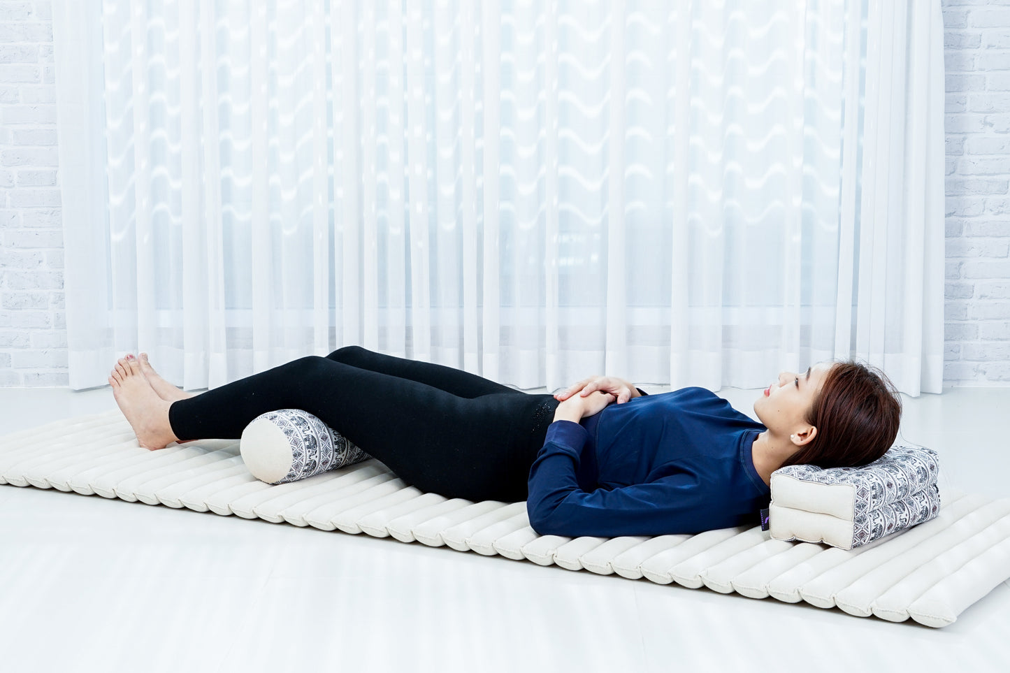 Yoga Roll Cushion – Compact Kapok Bolster & Meditation Pillow with Cotton Cover, El2 - Black