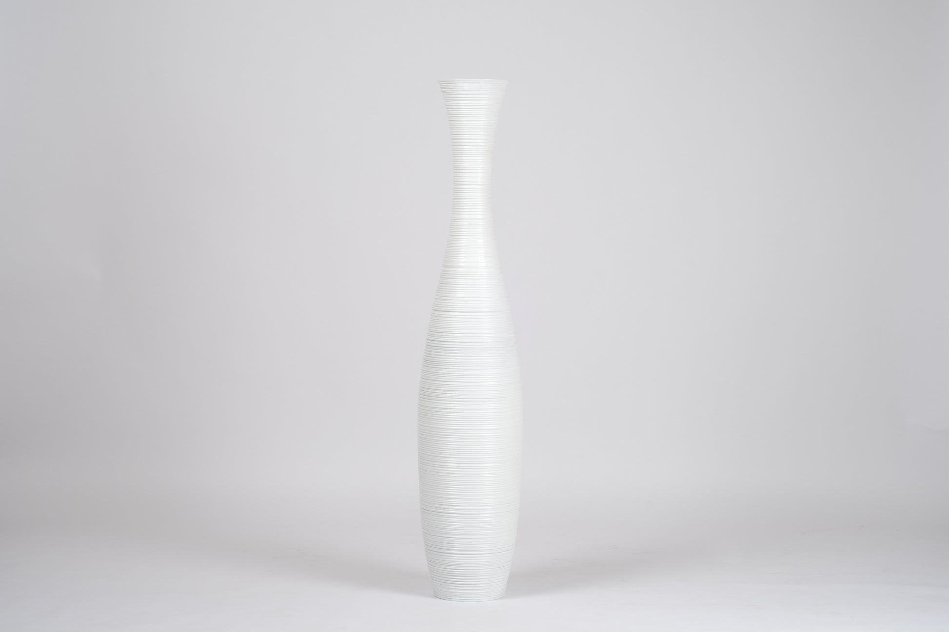 Large Mango Wood Floor Vase – Handcrafted Decorative Highlight from Thailand, 105 cm