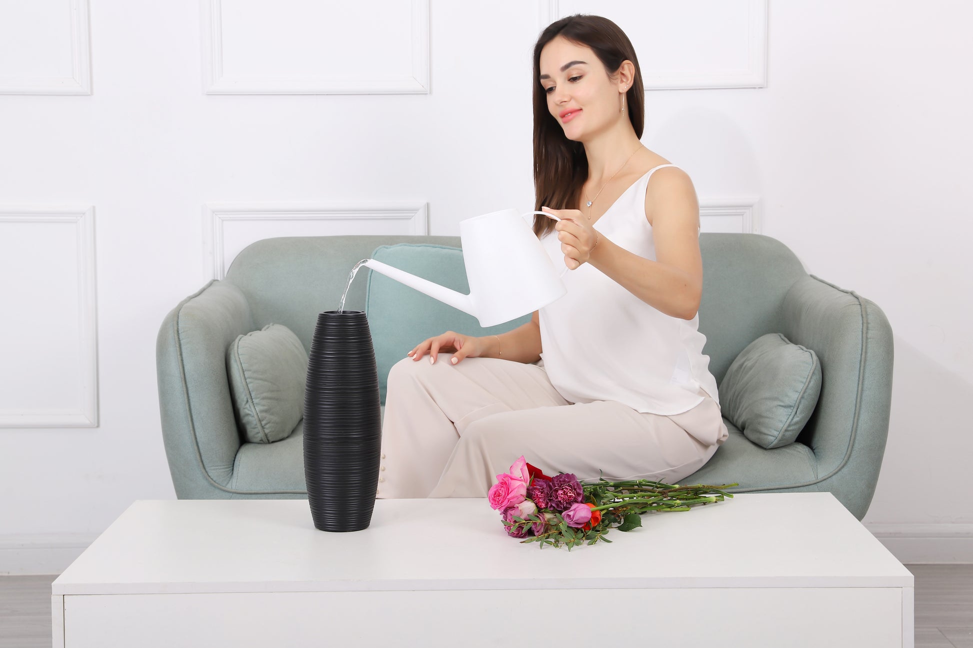 Compact Resin Vase – Stylish Waterproof Decorative Vase for Floor, Table or Shelf, black, 34 cm