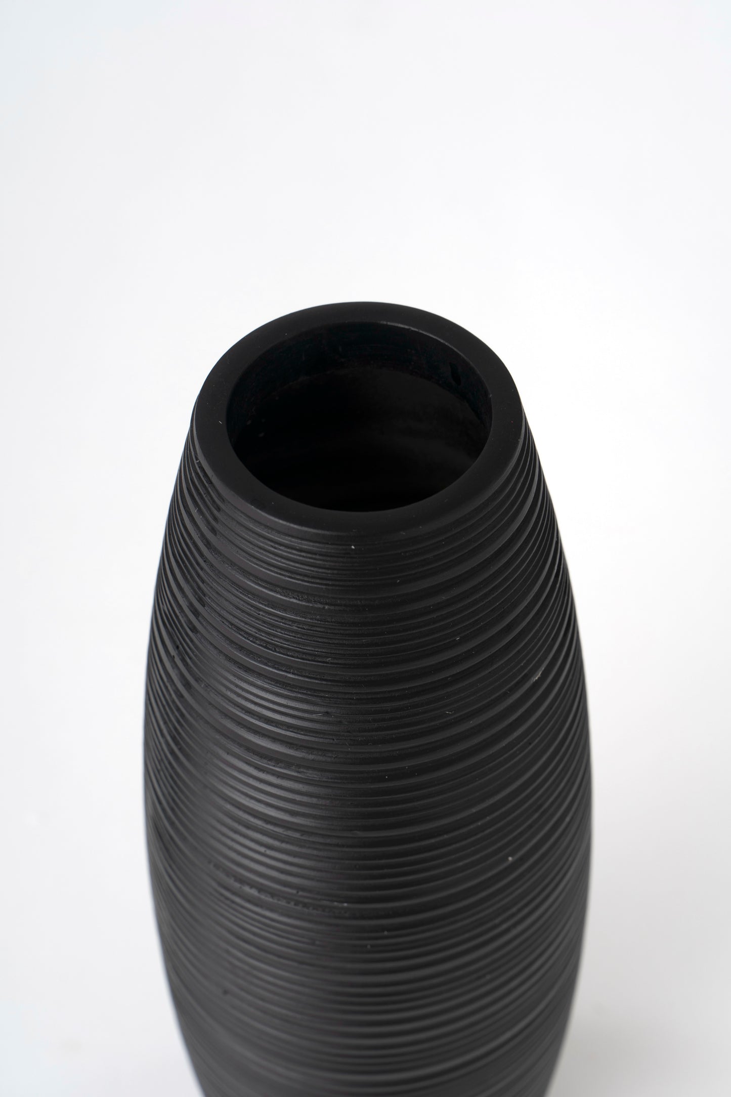 Compact Resin Vase – Stylish Waterproof Decorative Vase for Floor, Table or Shelf, black, 34 cm