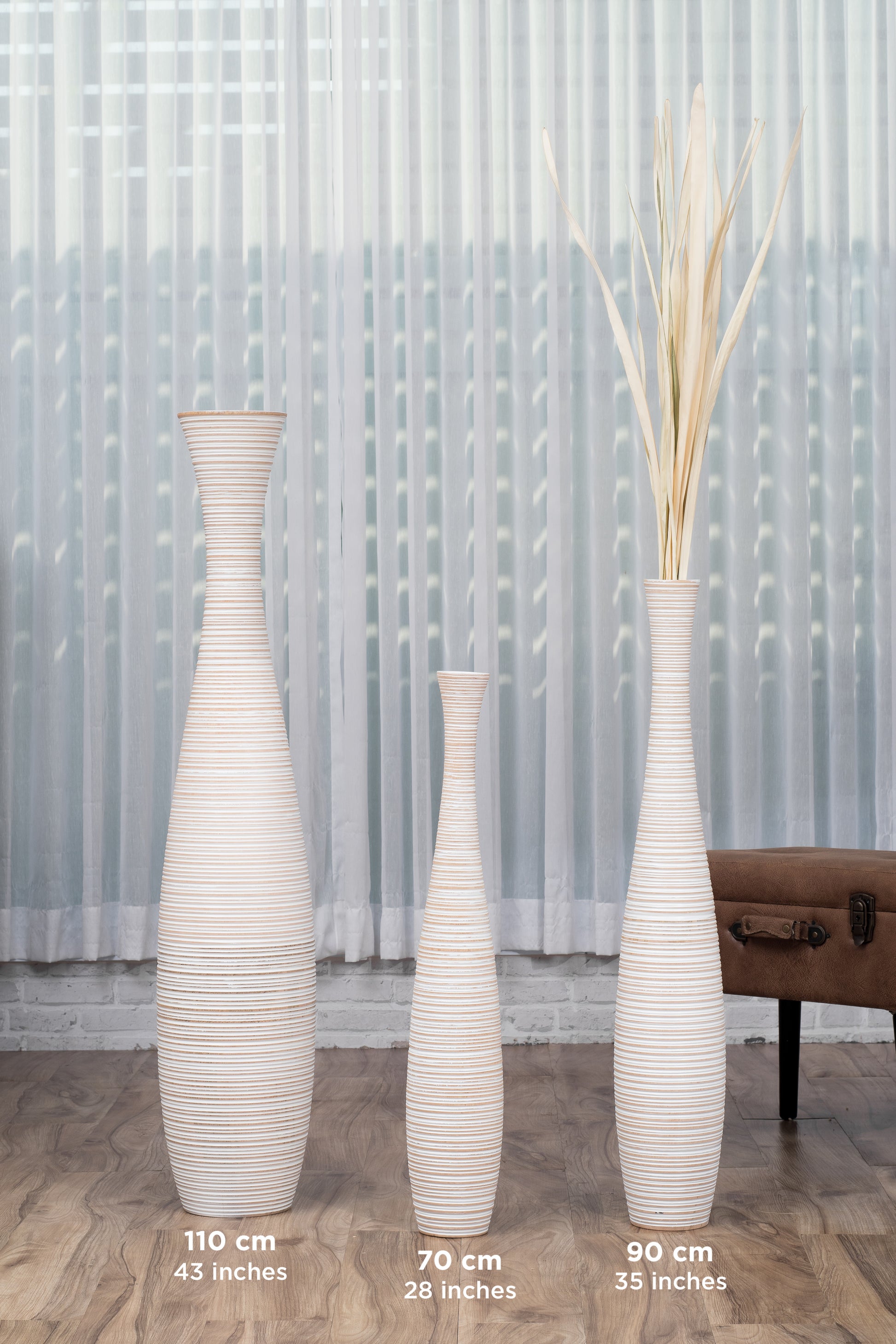 Large Mango Wood Floor Vase – Handcrafted Decorative Highlight from Thailand, 105 cm