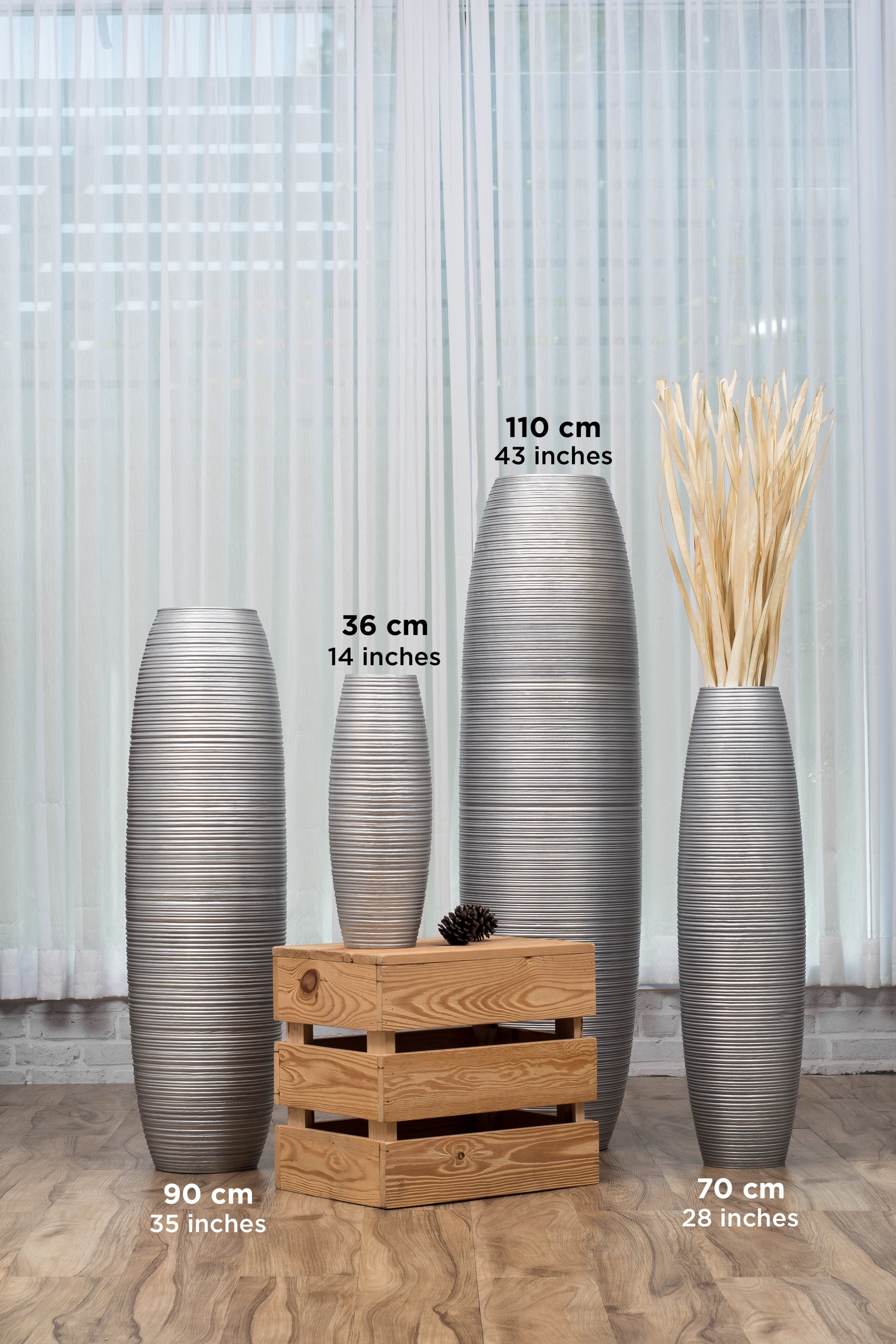 Large Mango Wood Floor Vase – Handcrafted Decorative Highlight from Thailand, 105 cm