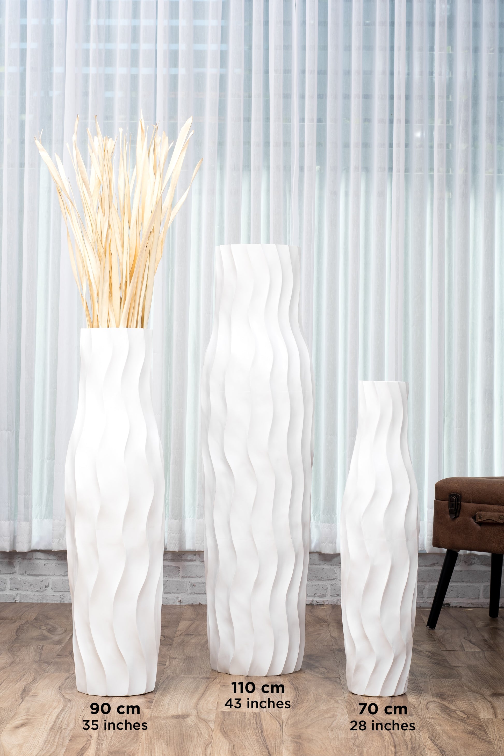 Large Mango Wood Floor Vase – Handcrafted Decorative Highlight from Thailand, 85 cm